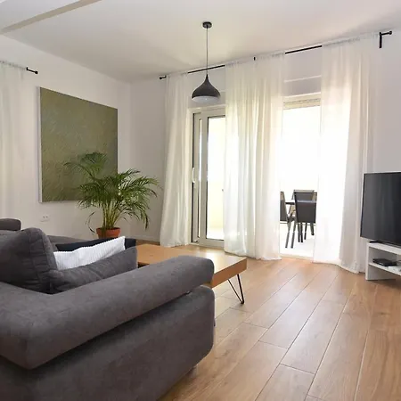 Central Apartment *