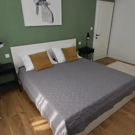 Central Apartment *